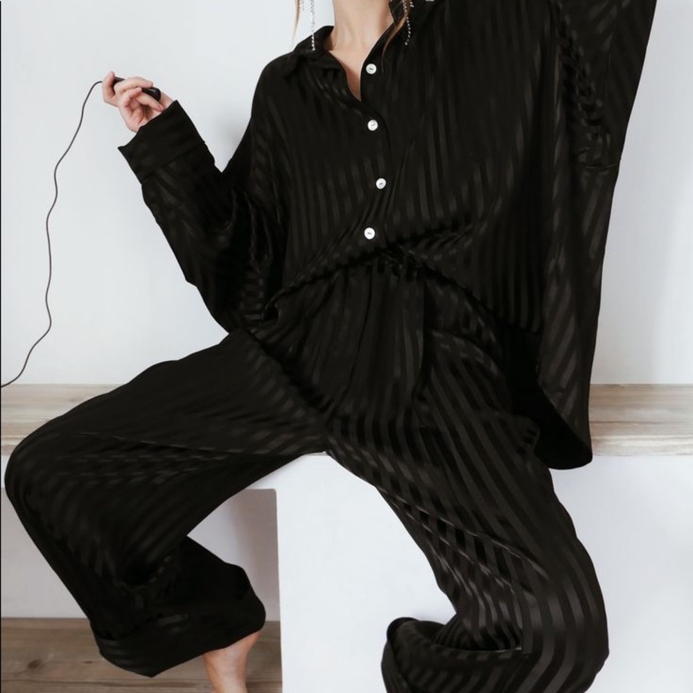 ✨NEW The Sleeper Sizeless Pajamas Set O/S